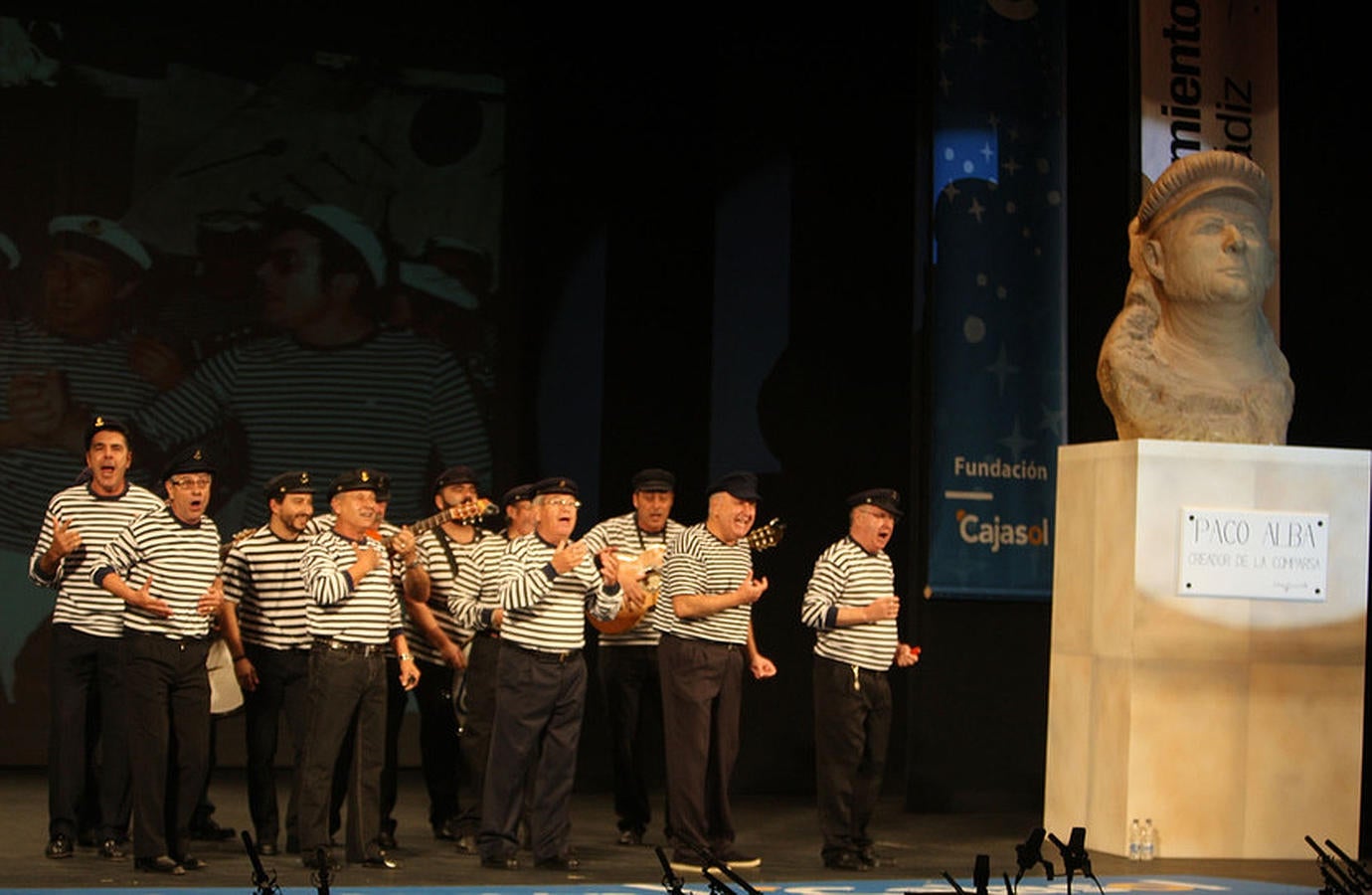 Homenaje a Paco Alba en el Falla. Carnaval de Cádiz 2016