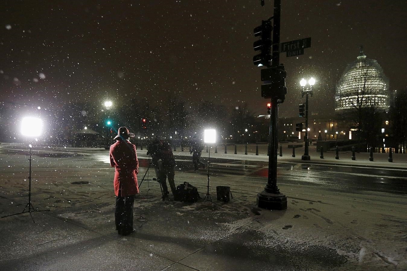 La tormenta de nieve «Jonas» altera la rutina en Washington. Los medios de comunicación también han salido a la calle para cubrir la nevada