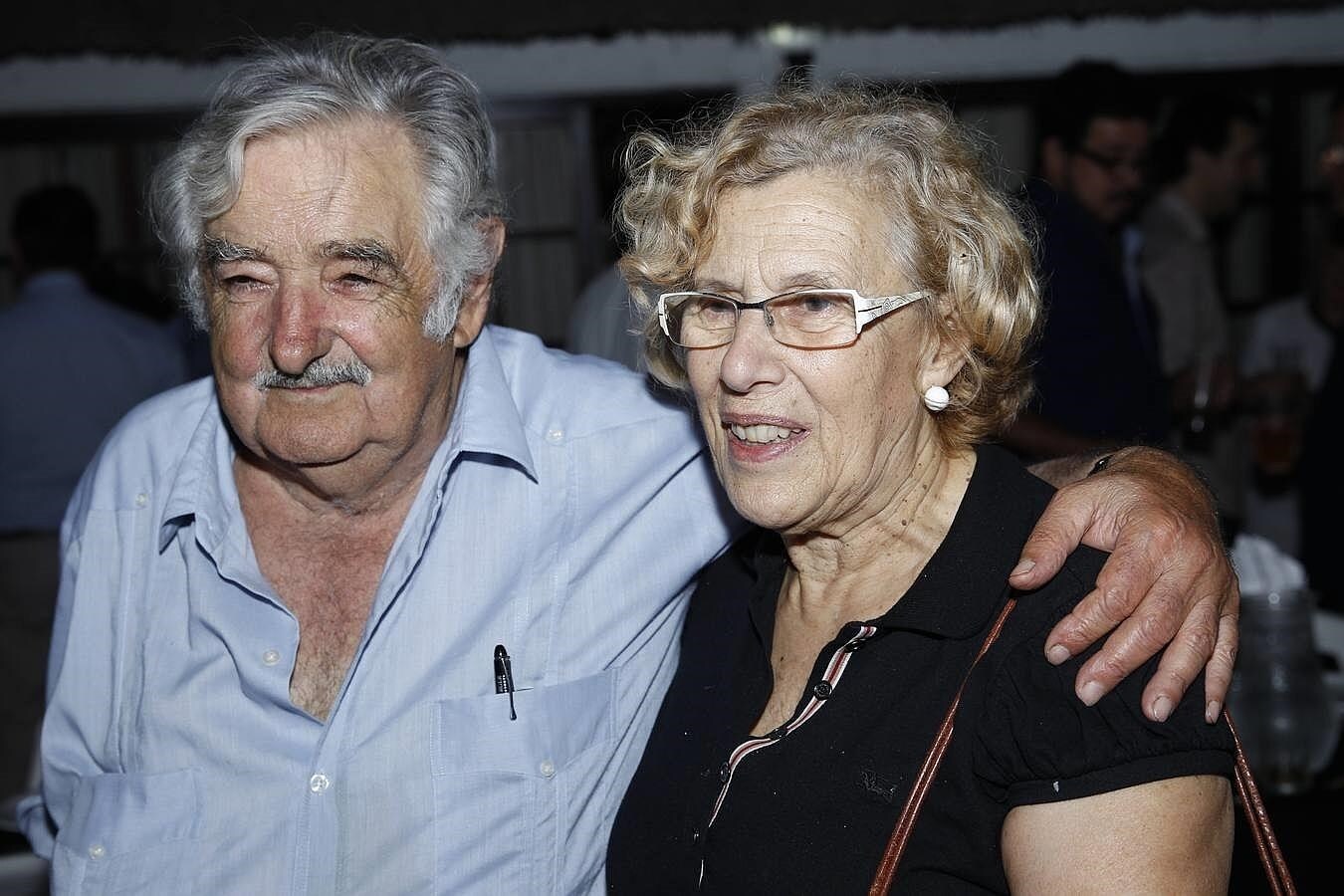 5.. Cn Mujica al volante y Carmena de copiloto se desplazaron en su popular Volkswagen «Fusca» azul para recorrer los alrededor de 200 metros que separan la chacra del Quincho de Varela, asador de confianza del veterano político uruguayo