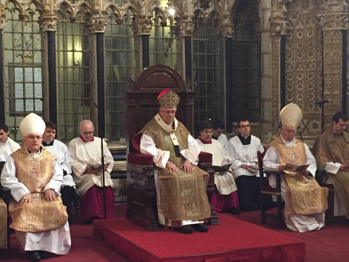 El arzobispo, durante la ceremonia religiosa de San Ildefonso