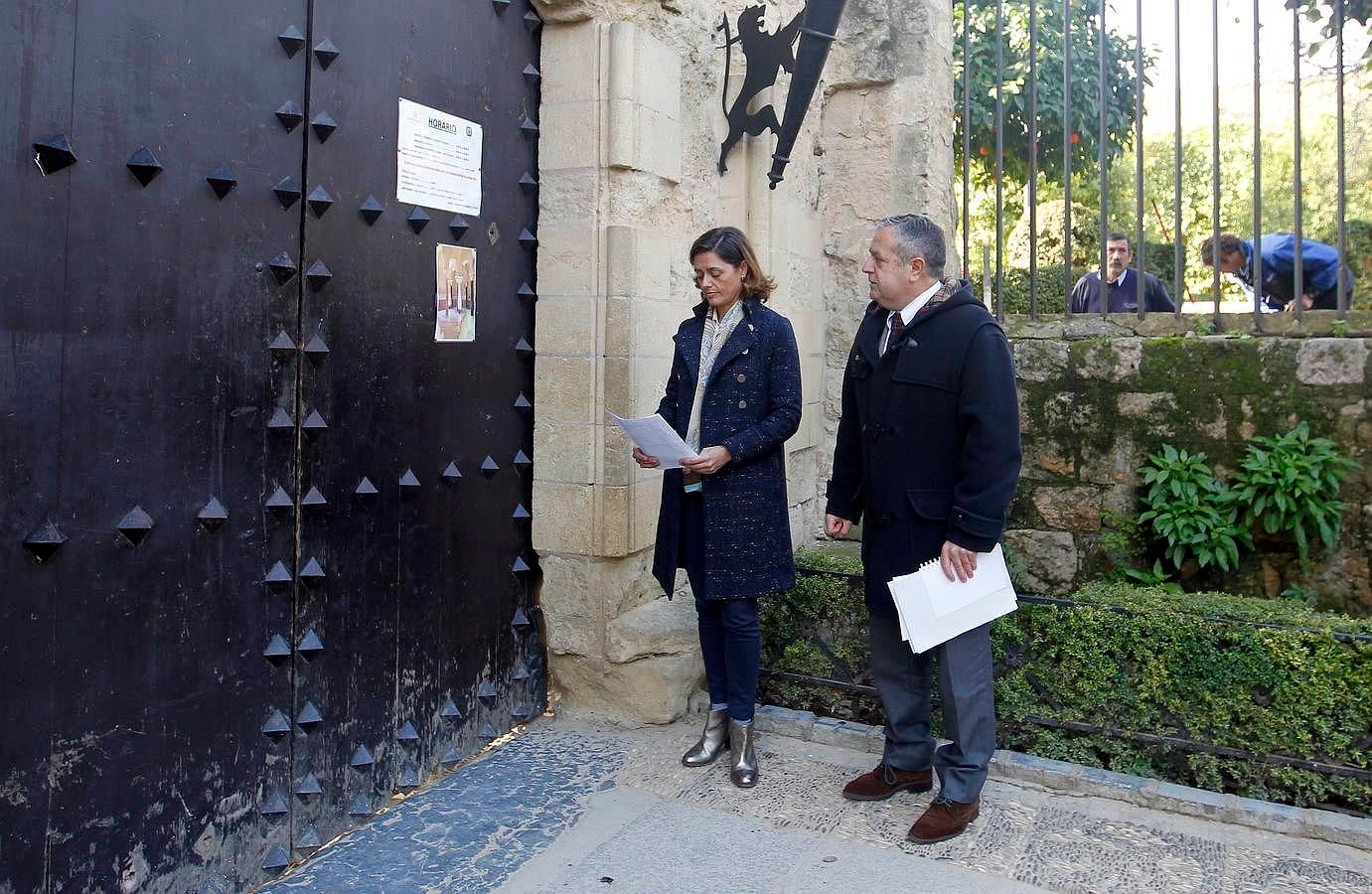 IU y PP se enzarzan en una dura polémica por la gestión del Alcázar. 