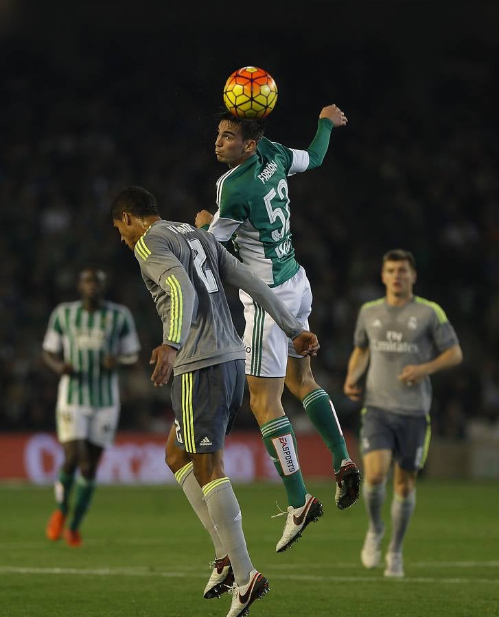 El guardameta bético Adán contuvo al equipo de Zidane, que igualó el partido con un gol en fuera de juego