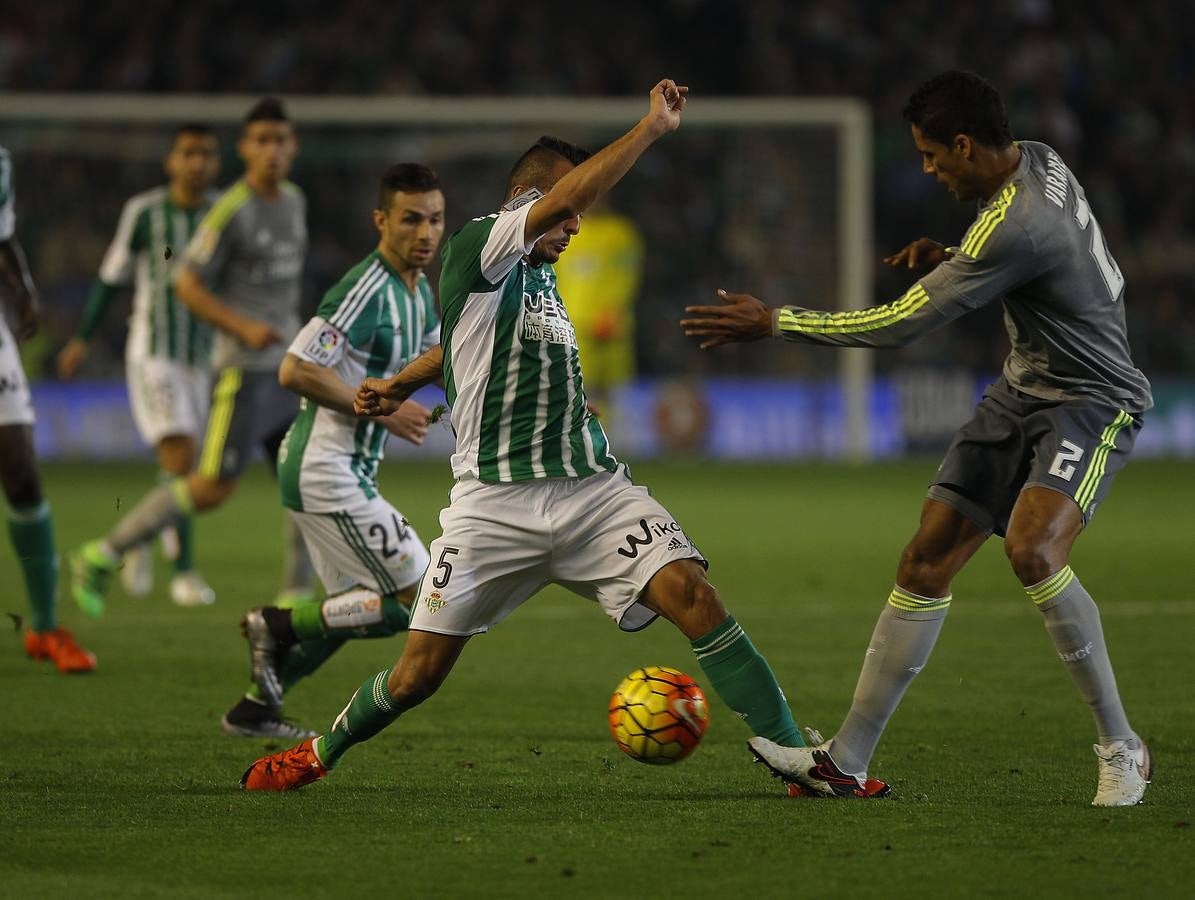 El guardameta bético Adán contuvo al equipo de Zidane, que igualó el partido con un gol en fuera de juego