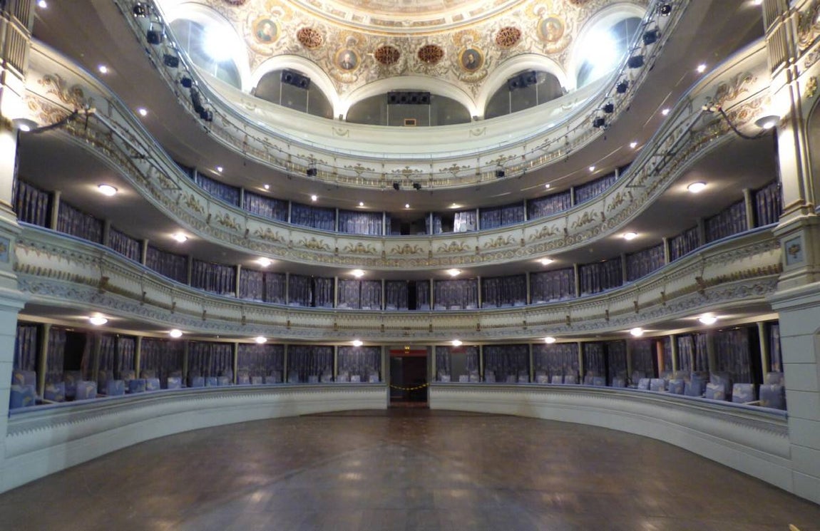 Patio de butacas despajado antes de ser elevado, Foto Rafael del Cerro. 