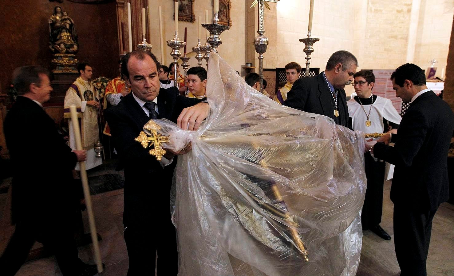 El Vía Crucis de la Agrupación de Cofradías, en imágenes