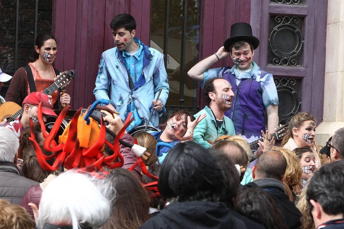 Ambiente del Domingo de Piñata de Cádiz