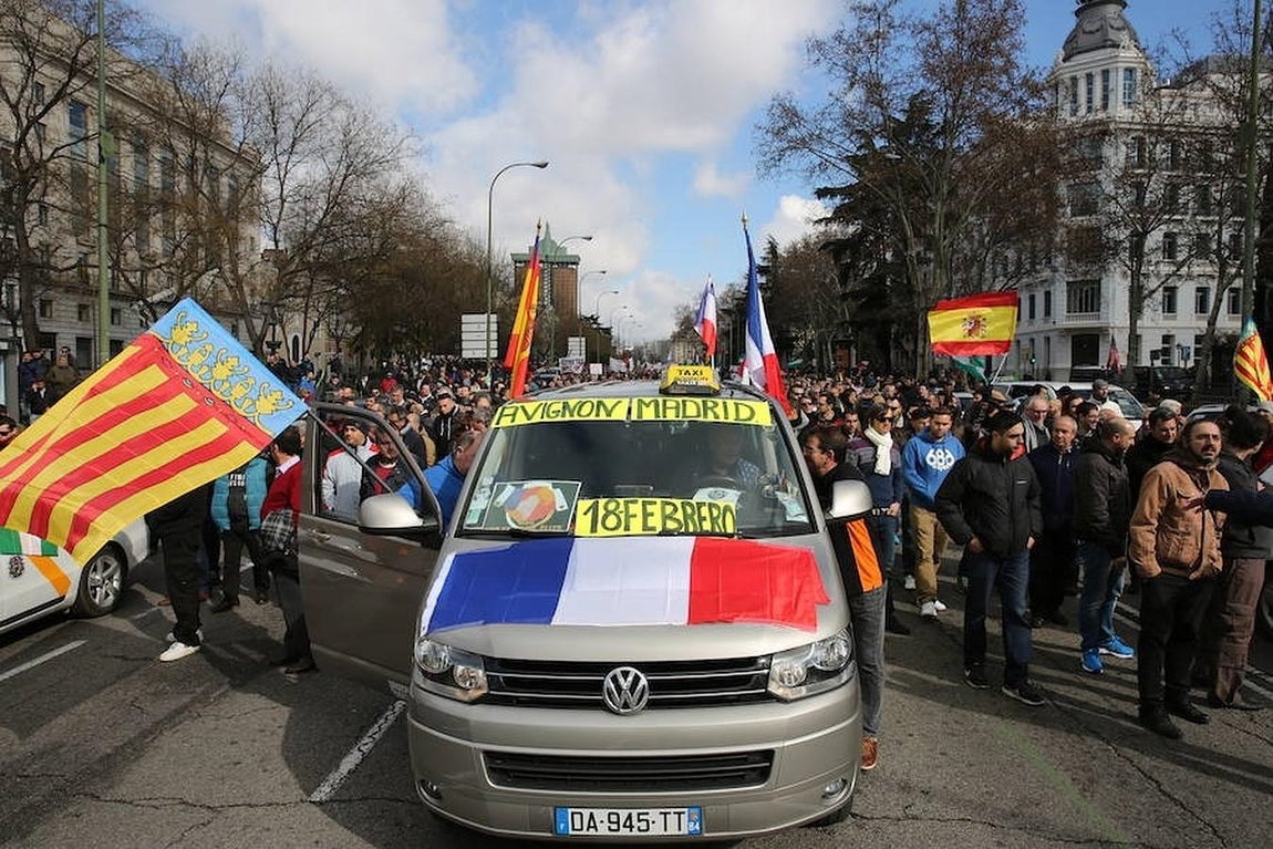 La protesta de los taxistas, en imágenes