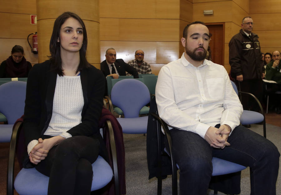 Rita Maestre y Hector Meleiro (figuraba en la lista de Podemos a la Comunidad de Madrid) declaran ante el juez. 