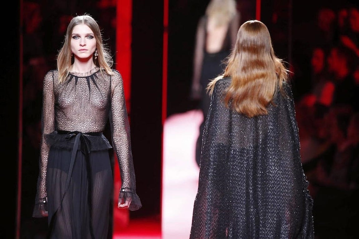 Propuestas para el Otoño-Invierno 2016-17 del diseñador Juanjo Oliva. 