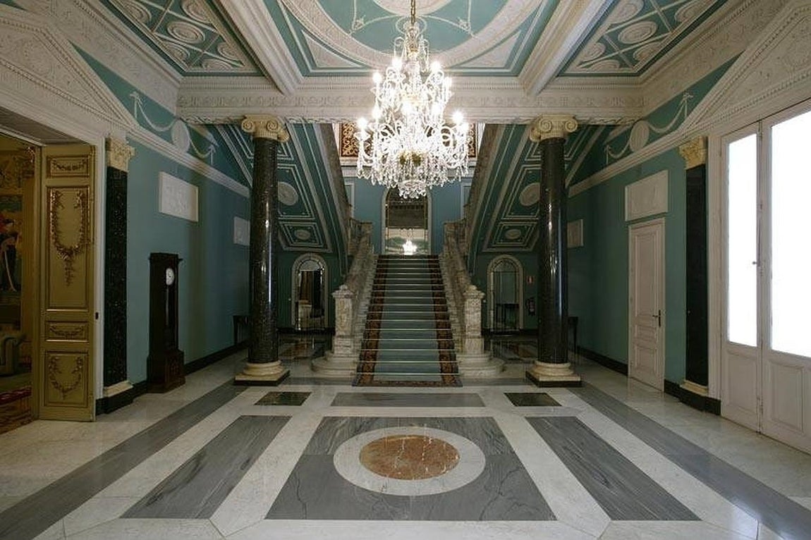 4.. Una de las imponentes escaleras del Palacio de Zurbano