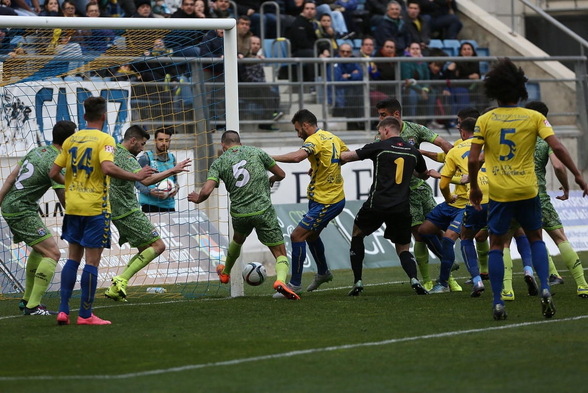 Partido Cádiz-La Hoya (1-1)