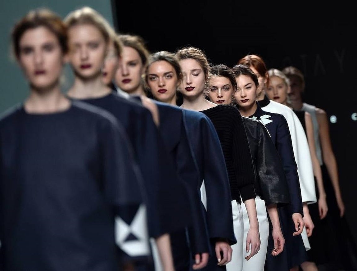 Devota &amp; Lomba apuesta por una mujer joven y elegante, con líneas rectas y cómodas. 