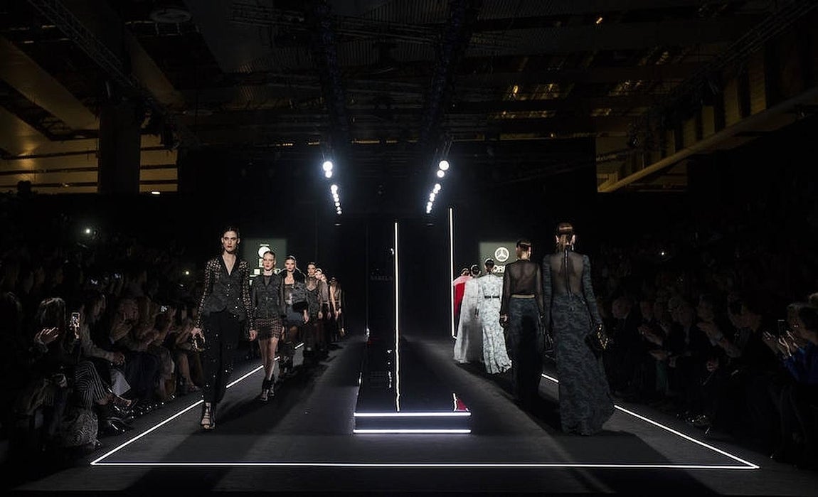Mercedes Benz Fashion Week. Desfile del diseñador Felipe Varela. 