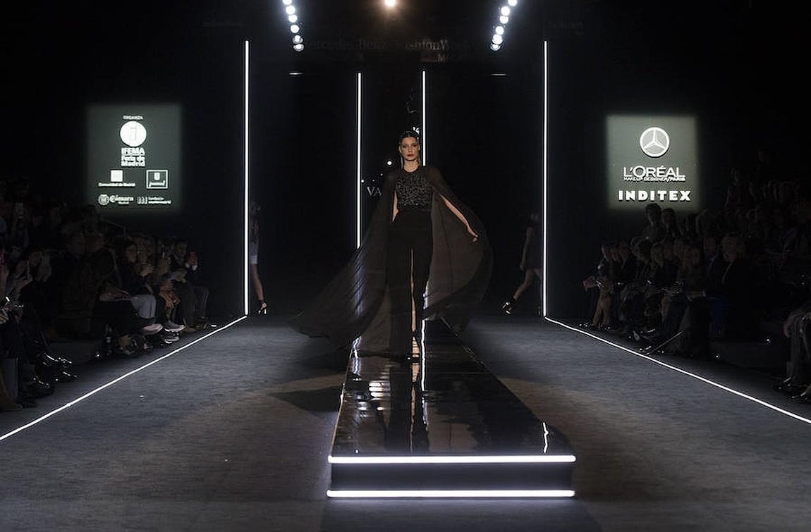 Mercedes Benz Fashion Week. Desfile del diseñador Felipe Varela. 