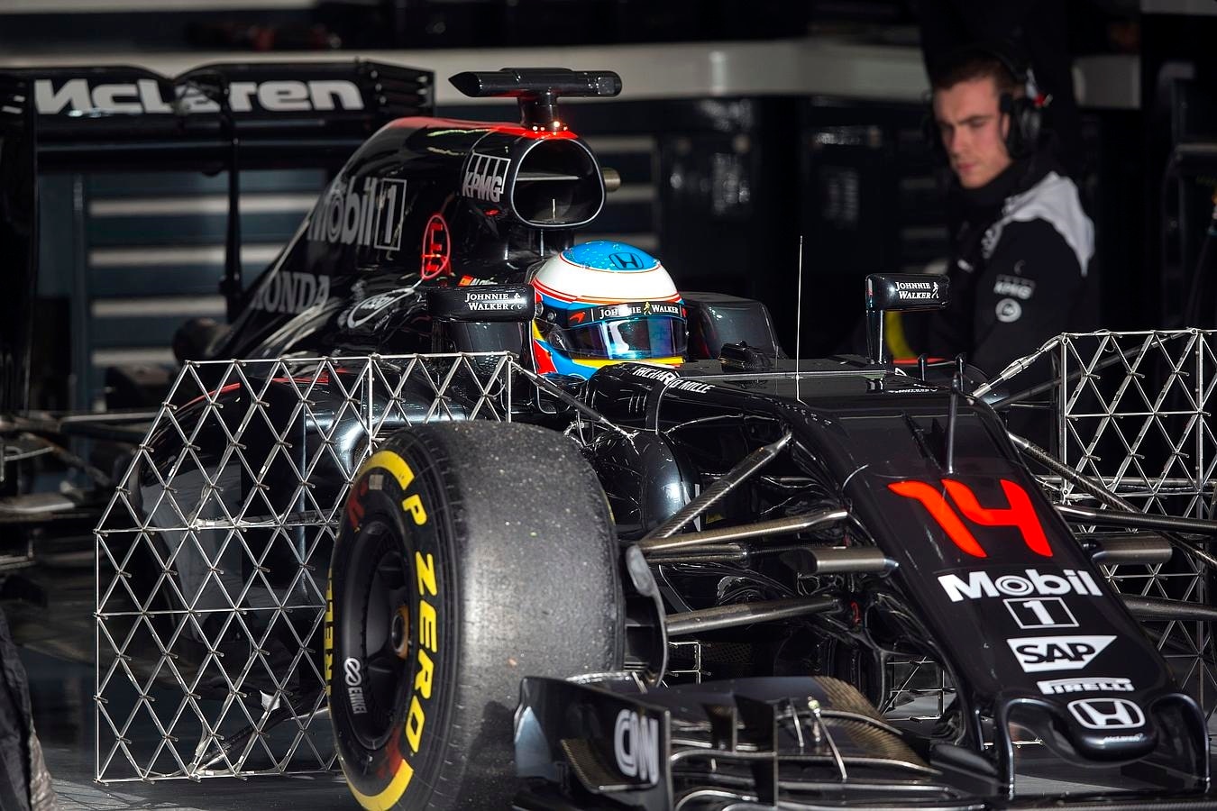 Alonso ya rueda con el McLaren