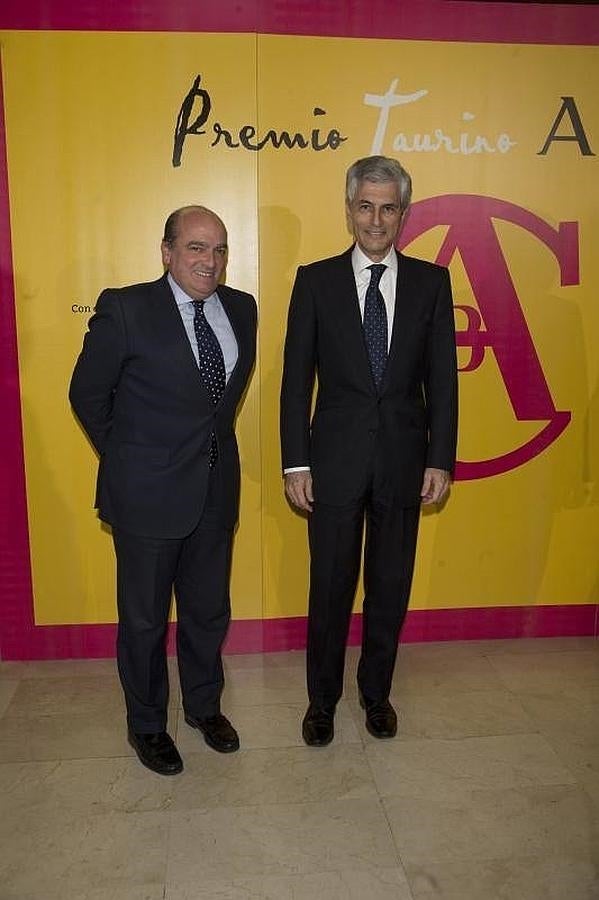 Méndez de Vigo preside la entrega del VIII Premio Taurino de ABC, que ha galardonado a Juan Antonio Ruiz «Espartaco» y Alberto López Simón. 