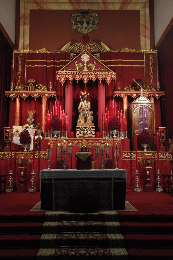 Coronación de Espinas, imágenes de un altar simbólico