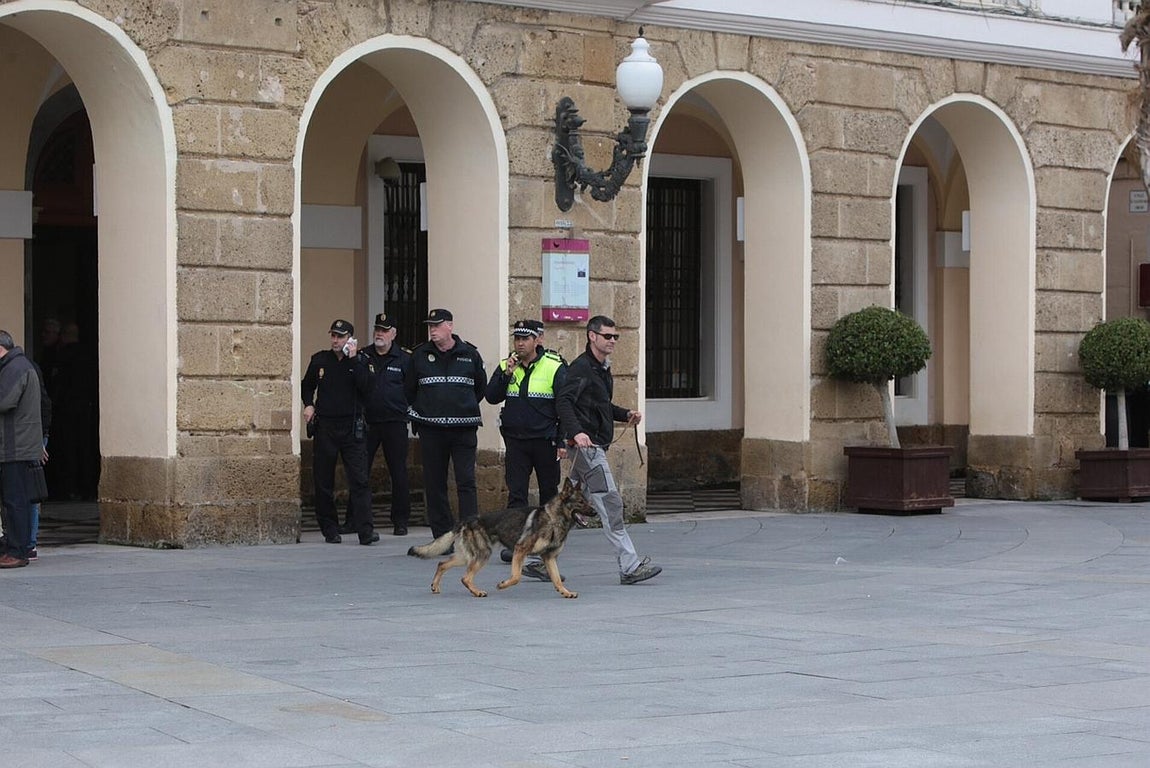 Fotos: Así se ha vivido el aviso de bomba