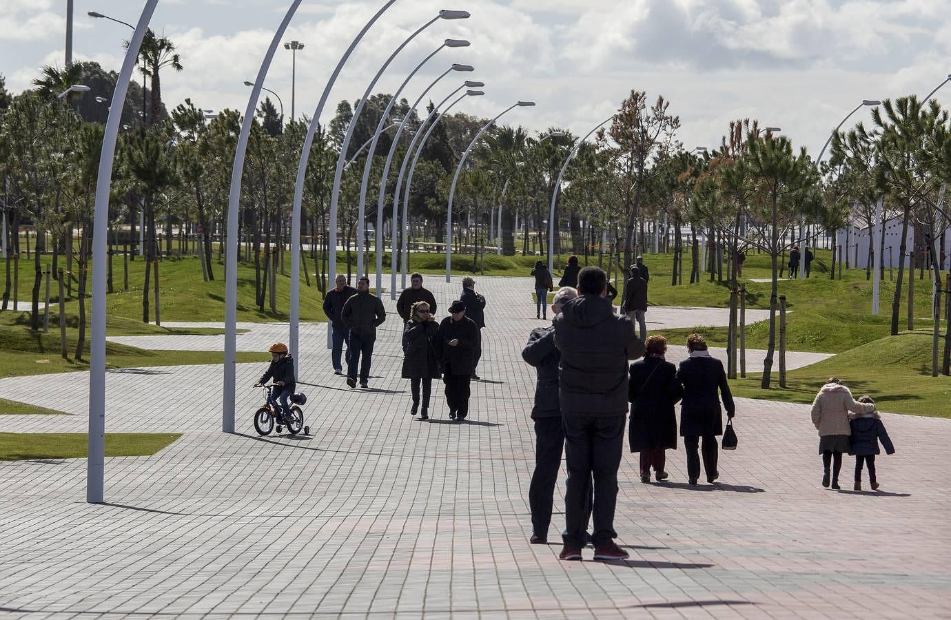 El nuevo Paseo de la Ría de Huelva se inauguró este 27 de febrero, en la jornada previa a la celebración del Día de Andalucía