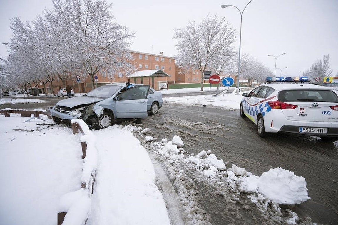 La nieve tiñe España de blanco. El temporal ha provocado dificultades en las carreteras pero también ha dejado bellas estampas en varias ciudades españolas