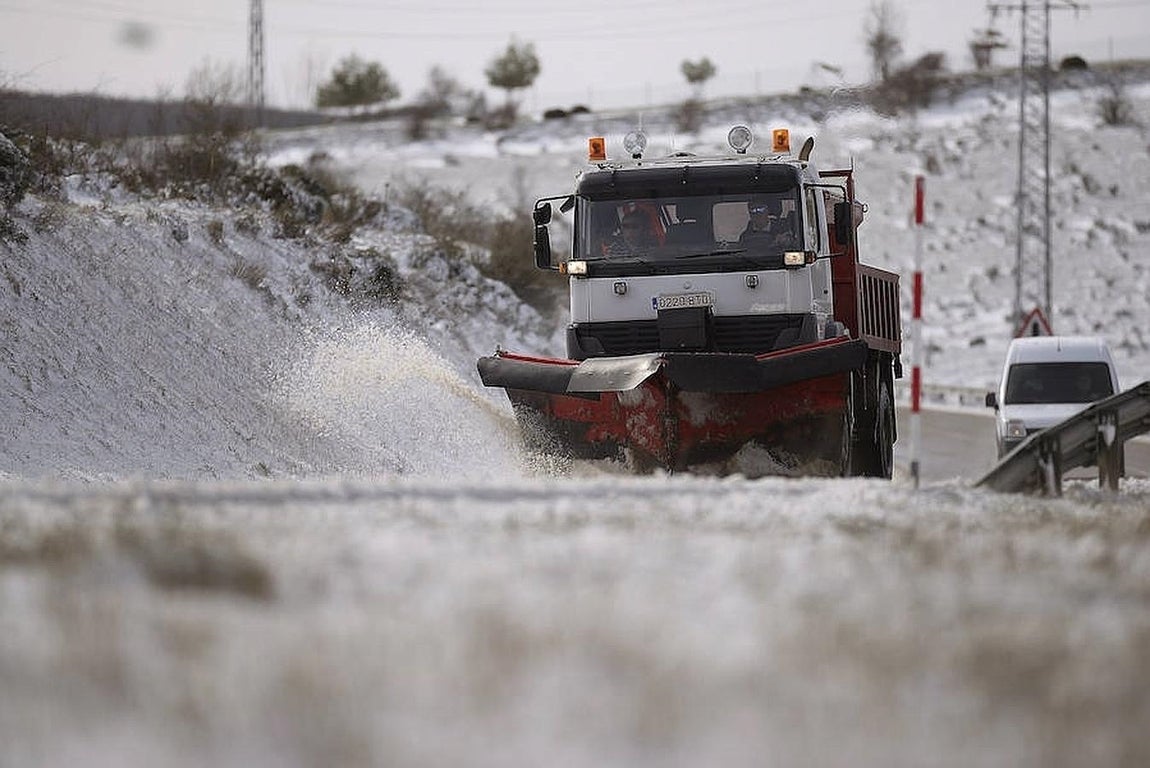 La nieve tiñe España de blanco. El temporal ha provocado dificultades en las carreteras pero también ha dejado bellas estampas en varias ciudades españolas
