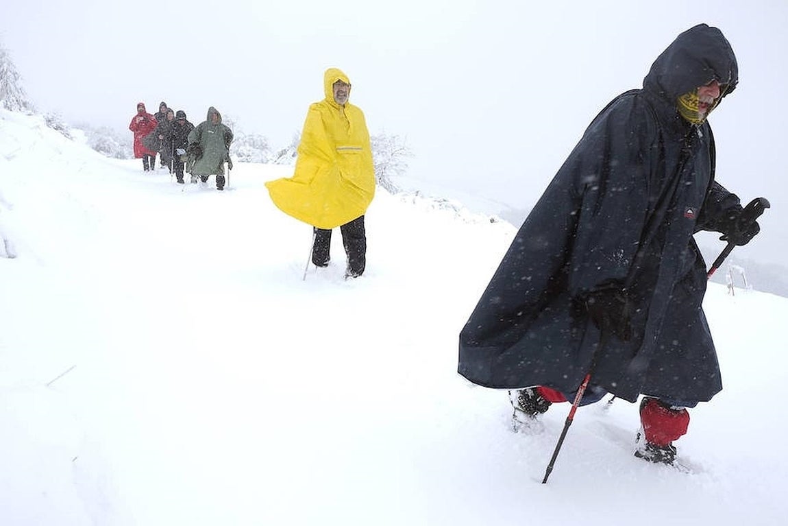 La nieve tiñe España de blanco. El temporal ha provocado dificultades en las carreteras pero también ha dejado bellas estampas en varias ciudades españolas