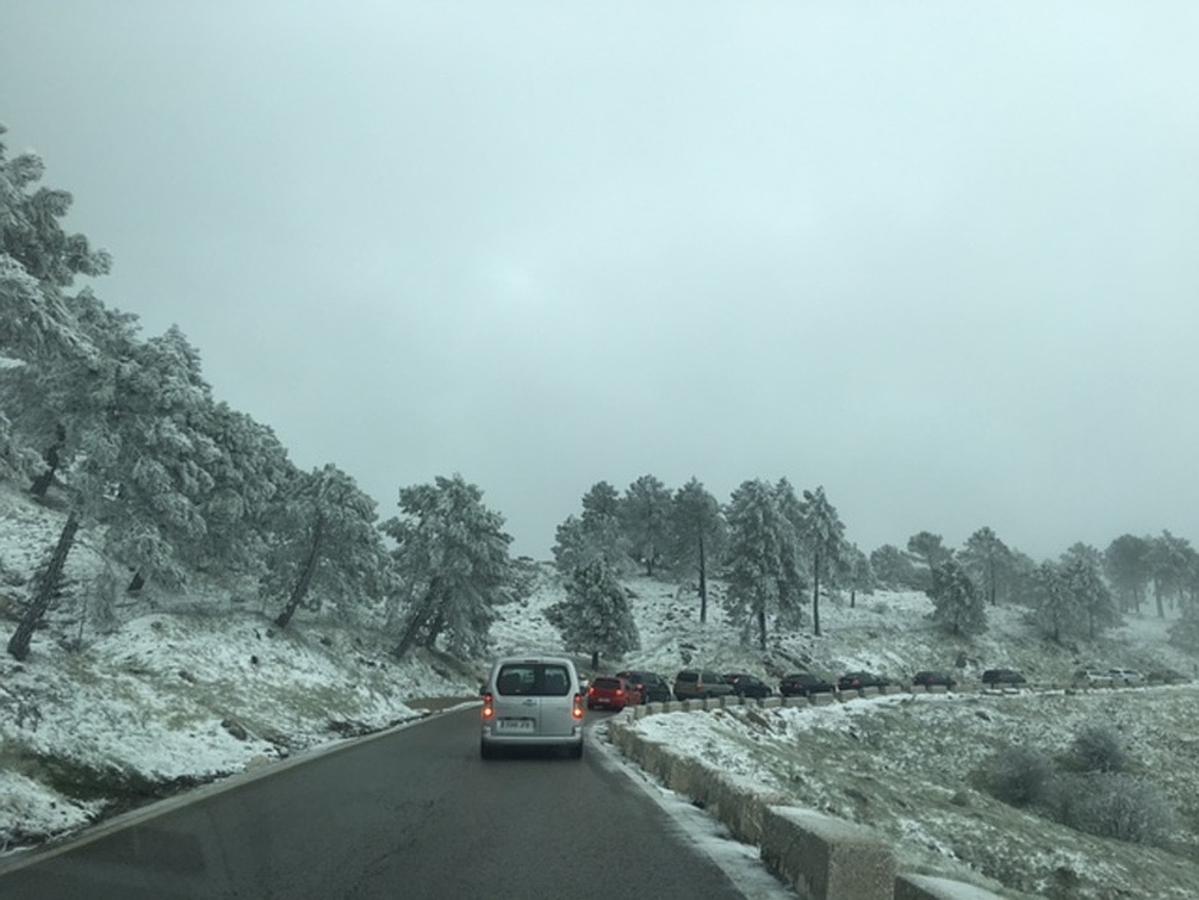 Grazalema y Villaluenga se tiñen de blanco