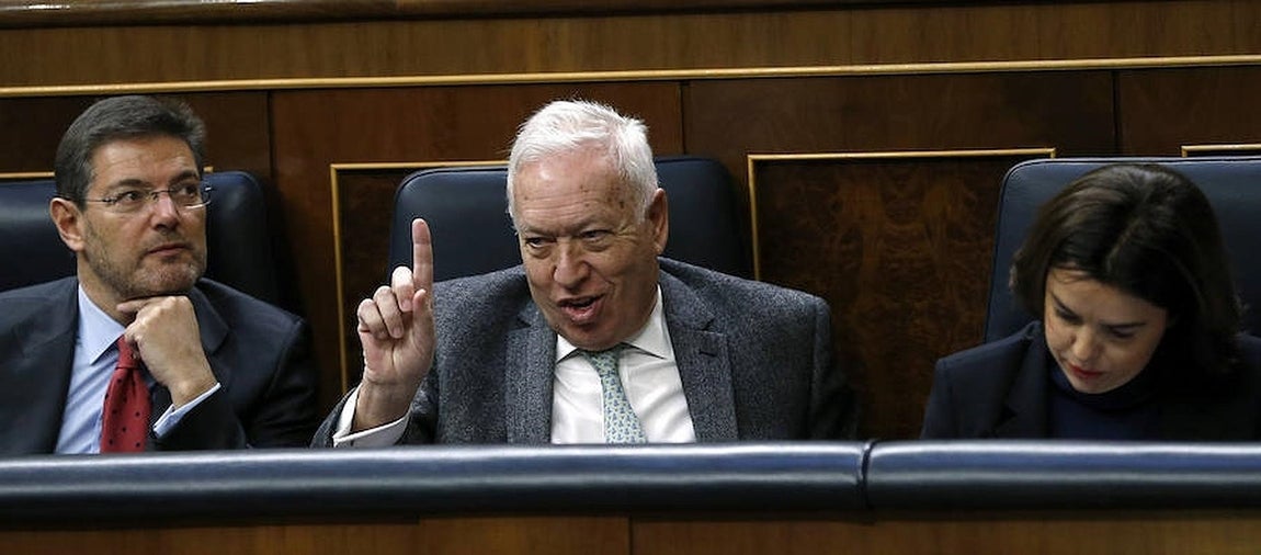 Las imágenes más destacadas de la segunda jornada de la Investidura de Sánchez. Durante toda la  mañana han tenido lugar diferentes intervenciones por alusiones, como la progatonizada por el líder socialista y el ministro de Exteriores en funciones, José Manuel Margallo