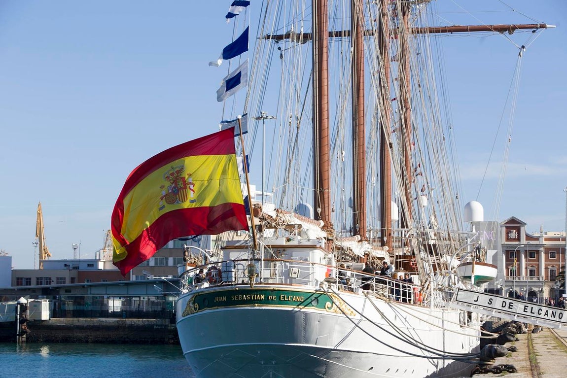 El buque escuela Juan Sebastián de Elcano, en Cádiz