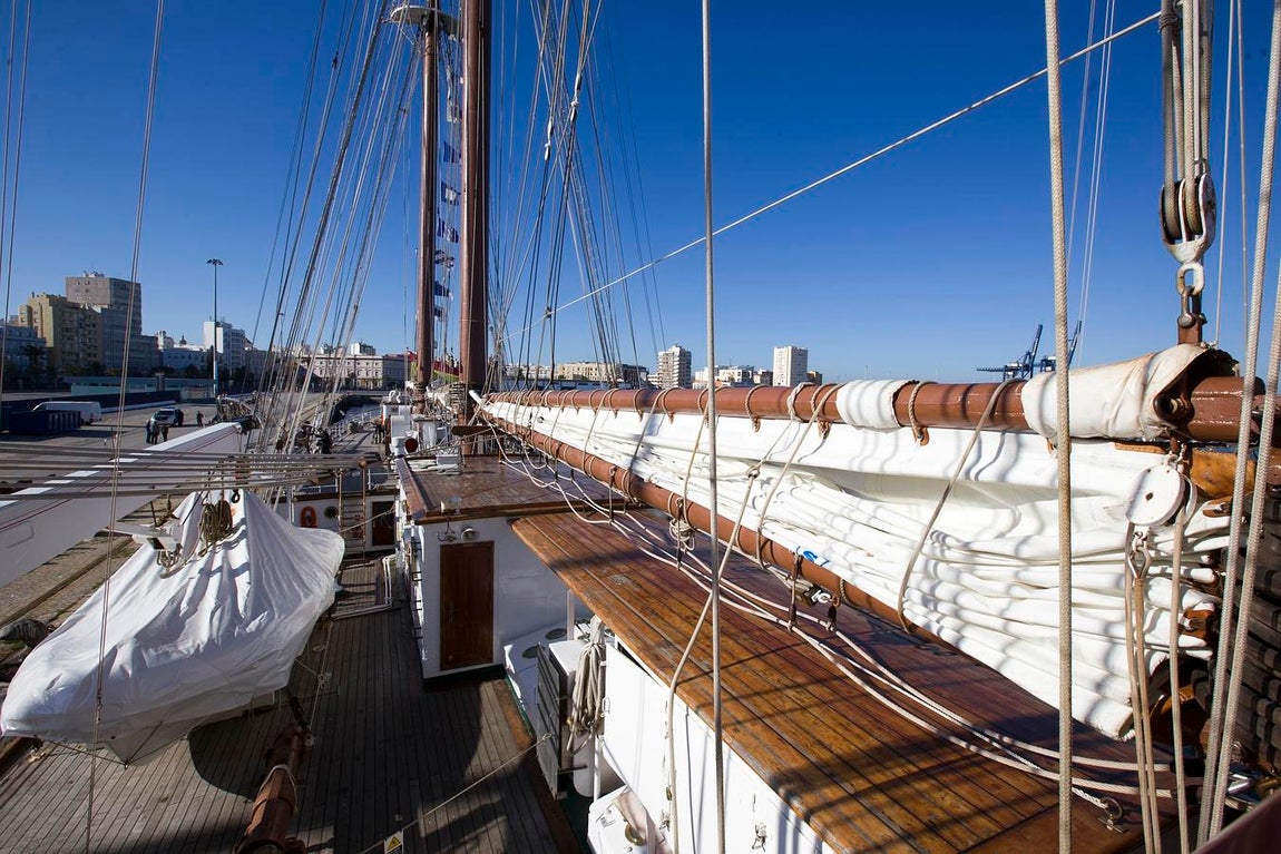 El buque escuela Juan Sebastián de Elcano, en Cádiz