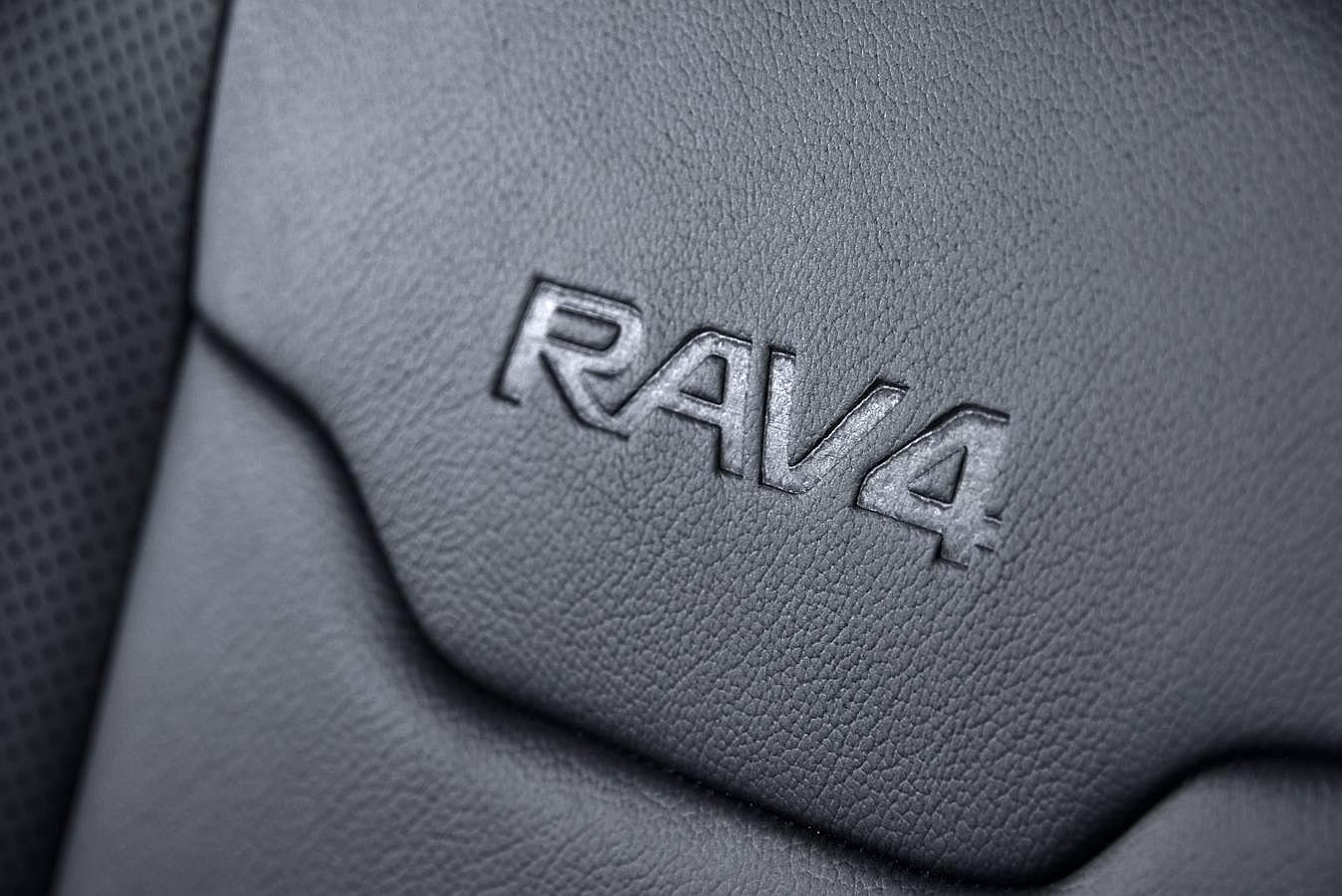 Toyota RAV4 hybrid Sapphire