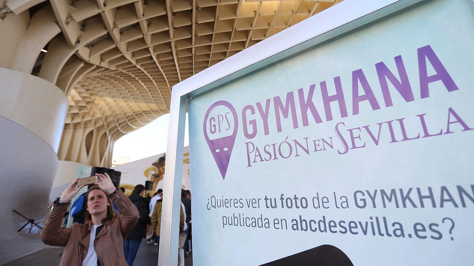 Éxito de público en la gymkhana de Pasión en Sevilla