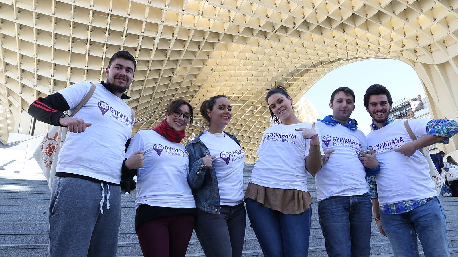 Éxito de público en la gymkhana de Pasión en Sevilla