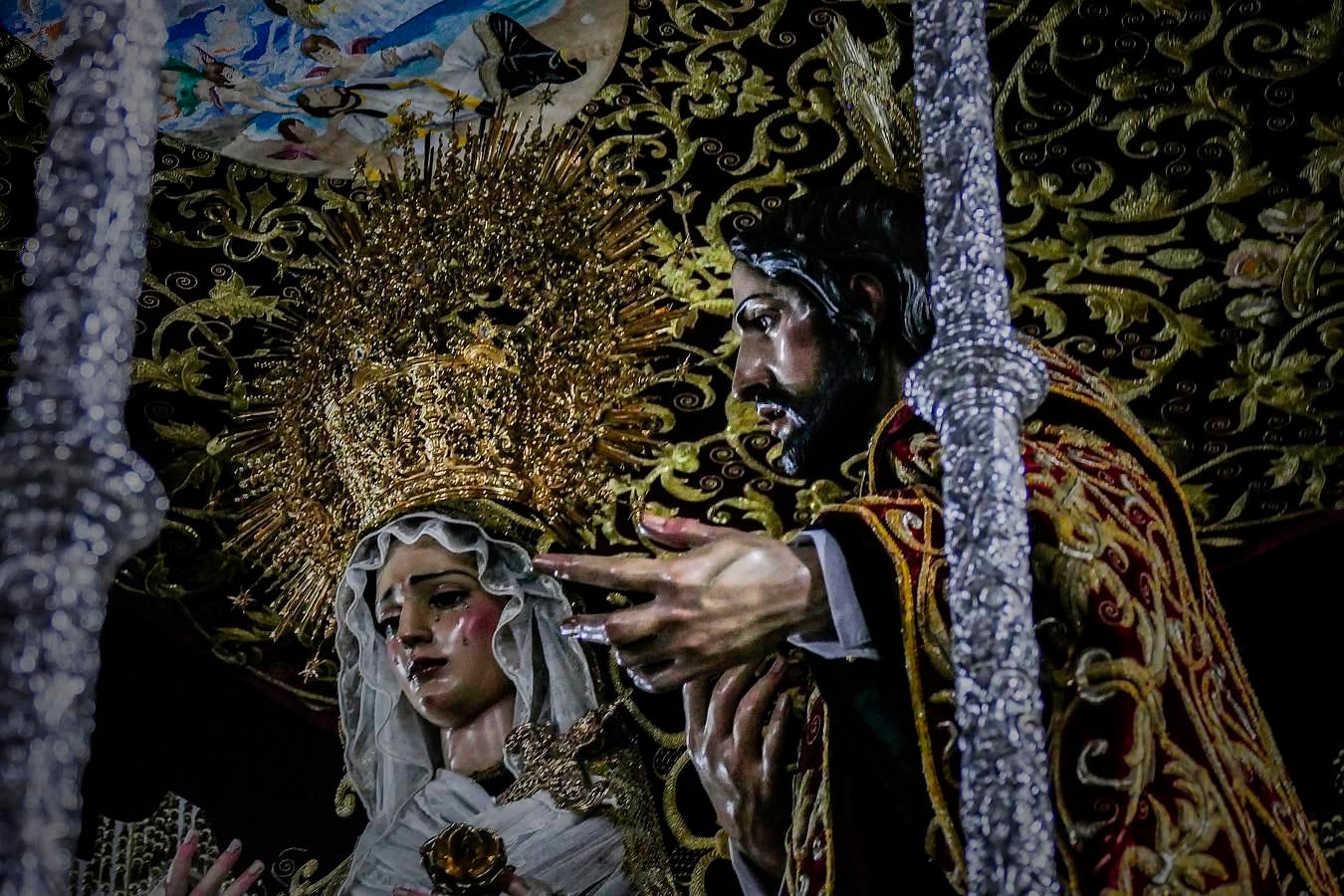 La Virgen de Gracia y Amparo ya está en su palio acompañada de San Juan