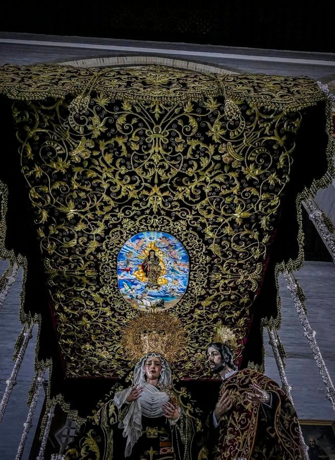 La Virgen de Gracia y Amparo ya está en su palio acompañada de San Juan