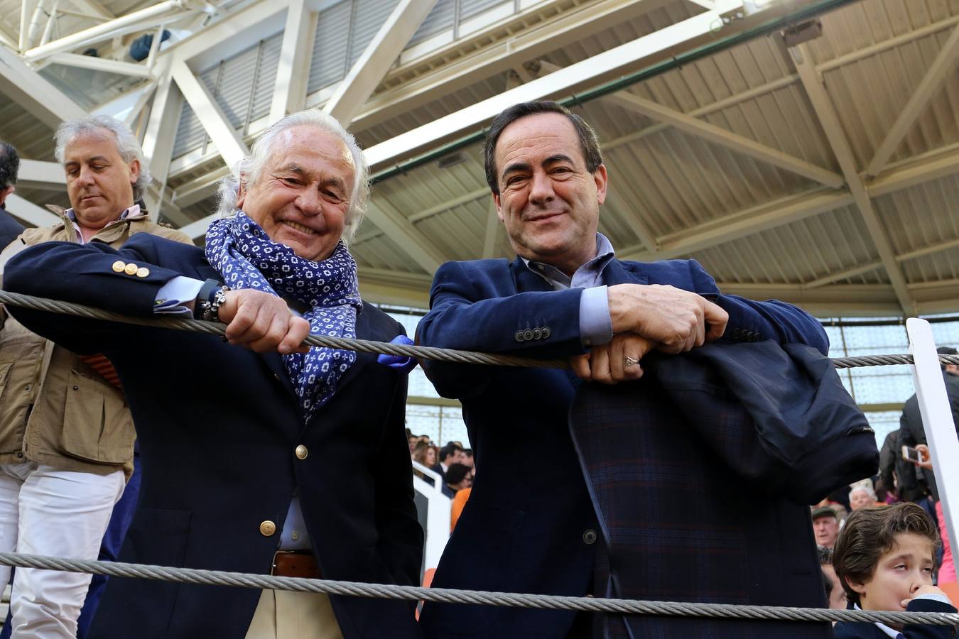 Palomo Linares y José Bono tampoco quisieron perderse la corrida de toros. 