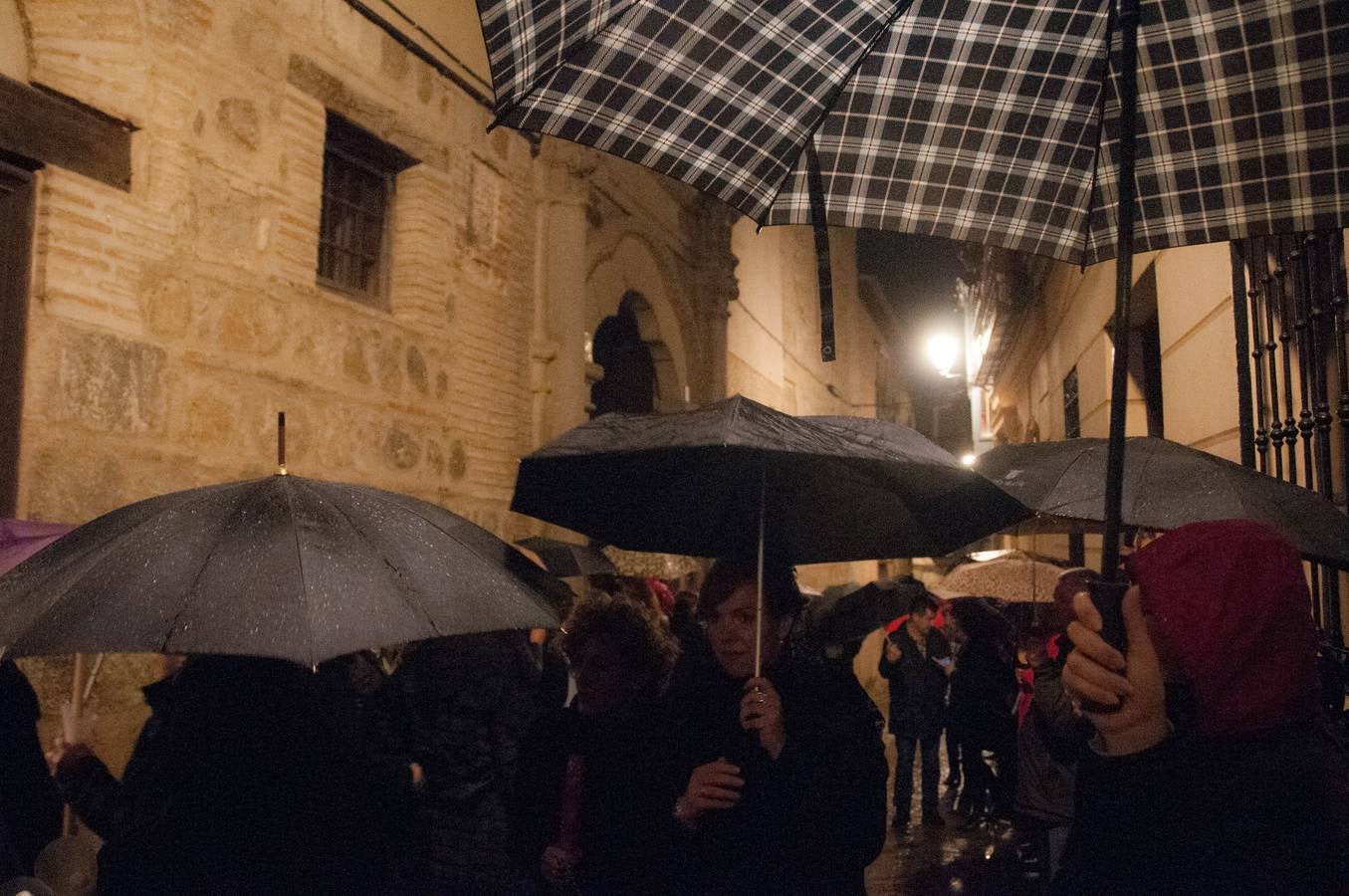 La lluvia suspende la procesión de la Soledad