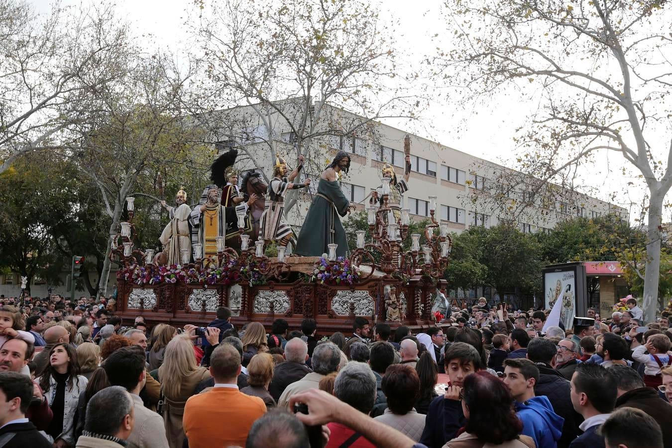 El misterio del Señor de la Esperanza en su primera salida como hermandad de penitencia con nazarenos