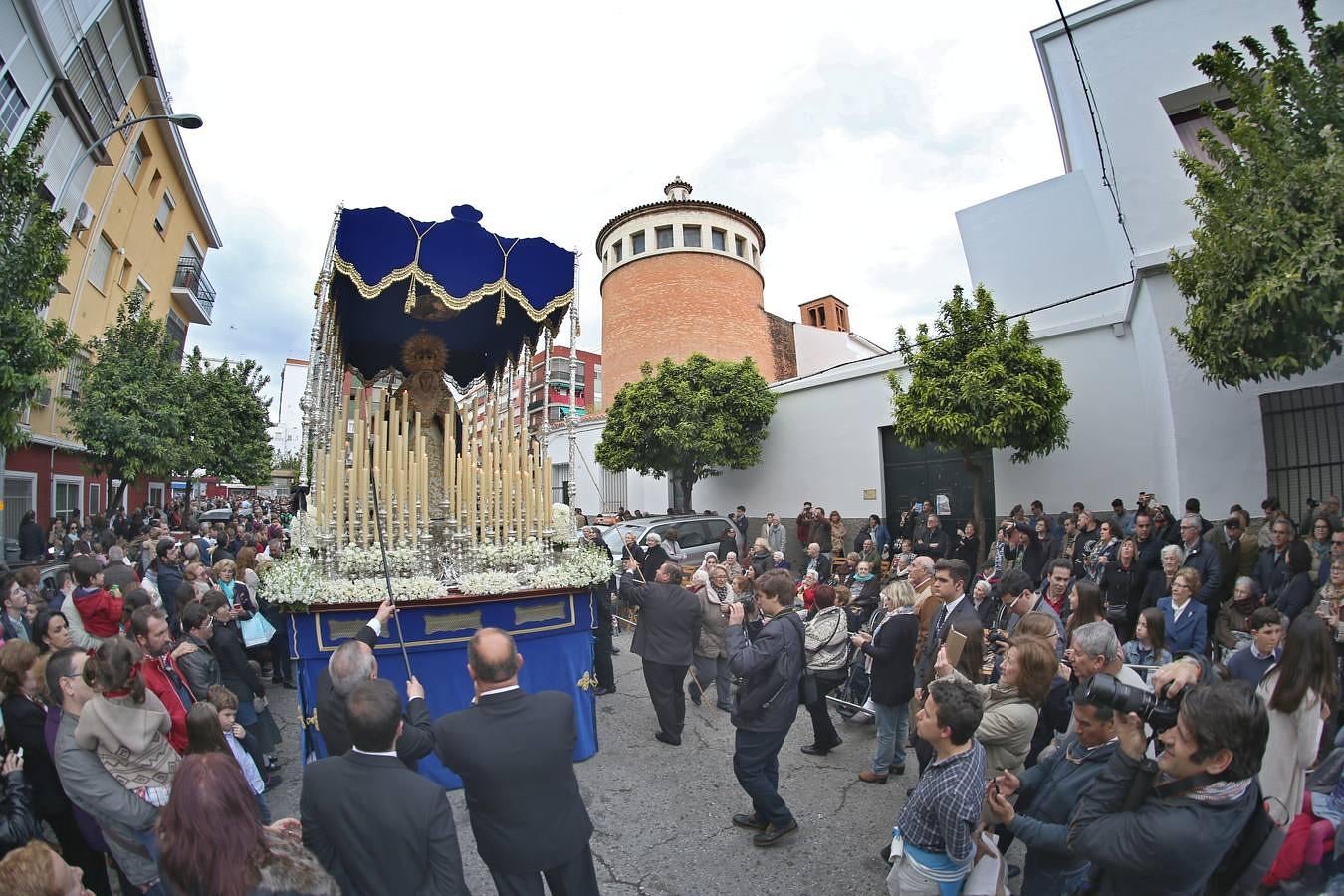 La Virgen de los Dolores de la Hermandad de San José Obrero por las calles de su barrio