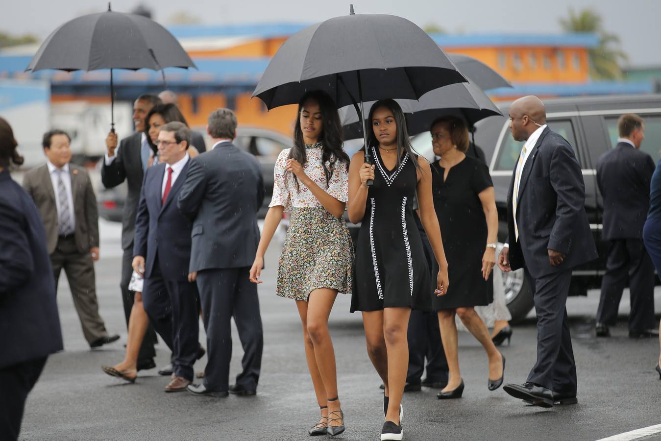 Malia y Sasha aterrizaron junto a sus padres, el matrimonio Obama en el aeropuerto internacional José Martí. 