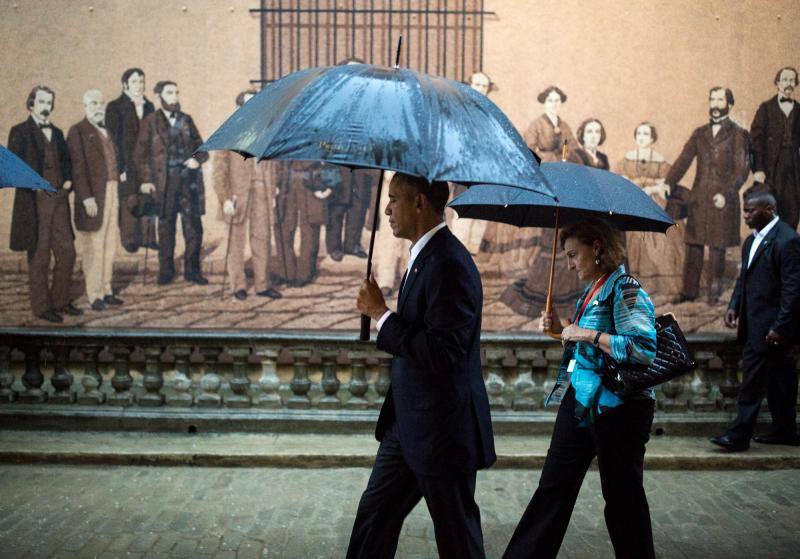 El presidente Barack Obama camina por la Habana Vieja, Cuba