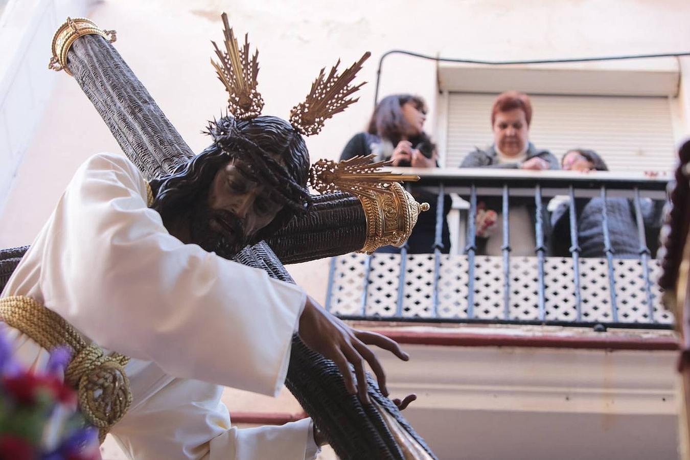 Fotos: El Nazareno del Amor en el Lunes Santo. Semana Santa en Cádiz 2016