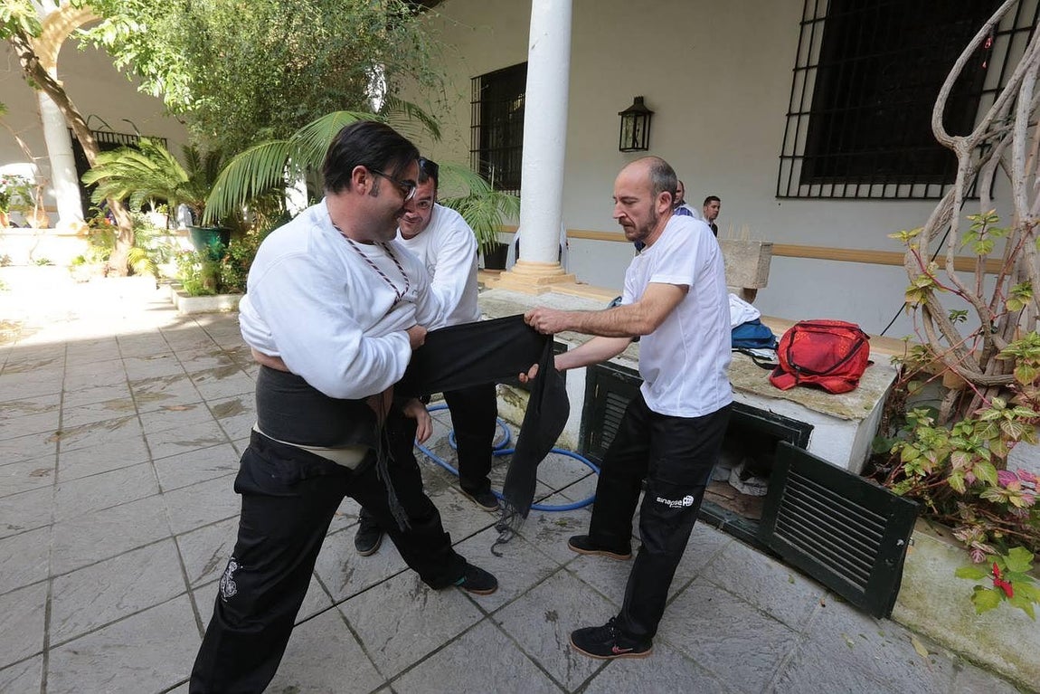 Fotos: El Nazareno del Amor en el Lunes Santo. Semana Santa en Cádiz 2016