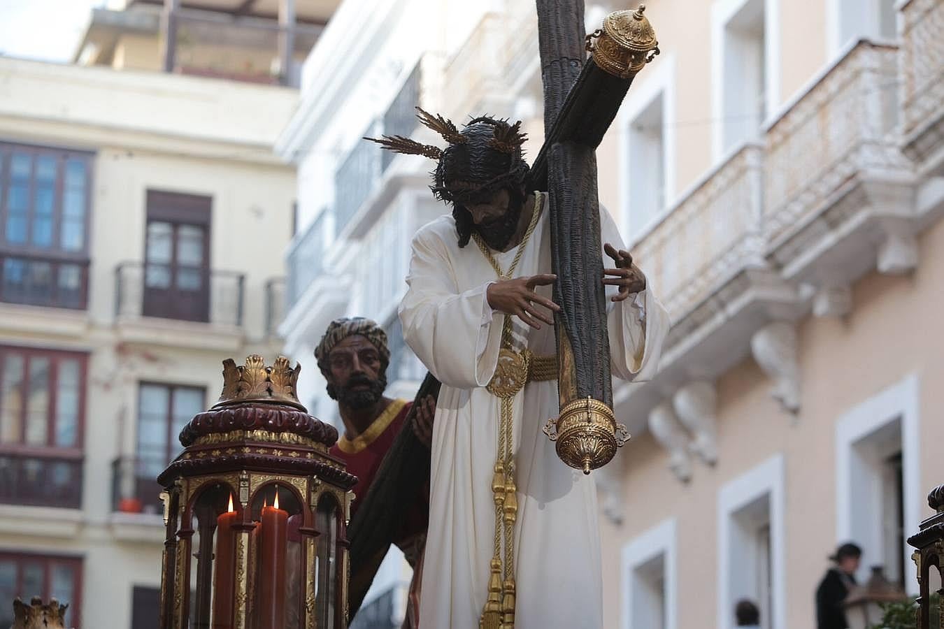 Fotos: El Nazareno del Amor en el Lunes Santo. Semana Santa en Cádiz 2016