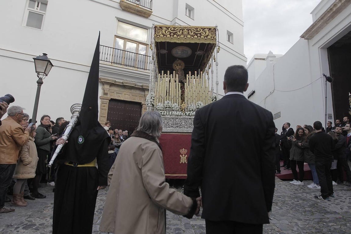 Fotos: Sanidad el Martes Santo en Cádiz. Semana Santa 2016