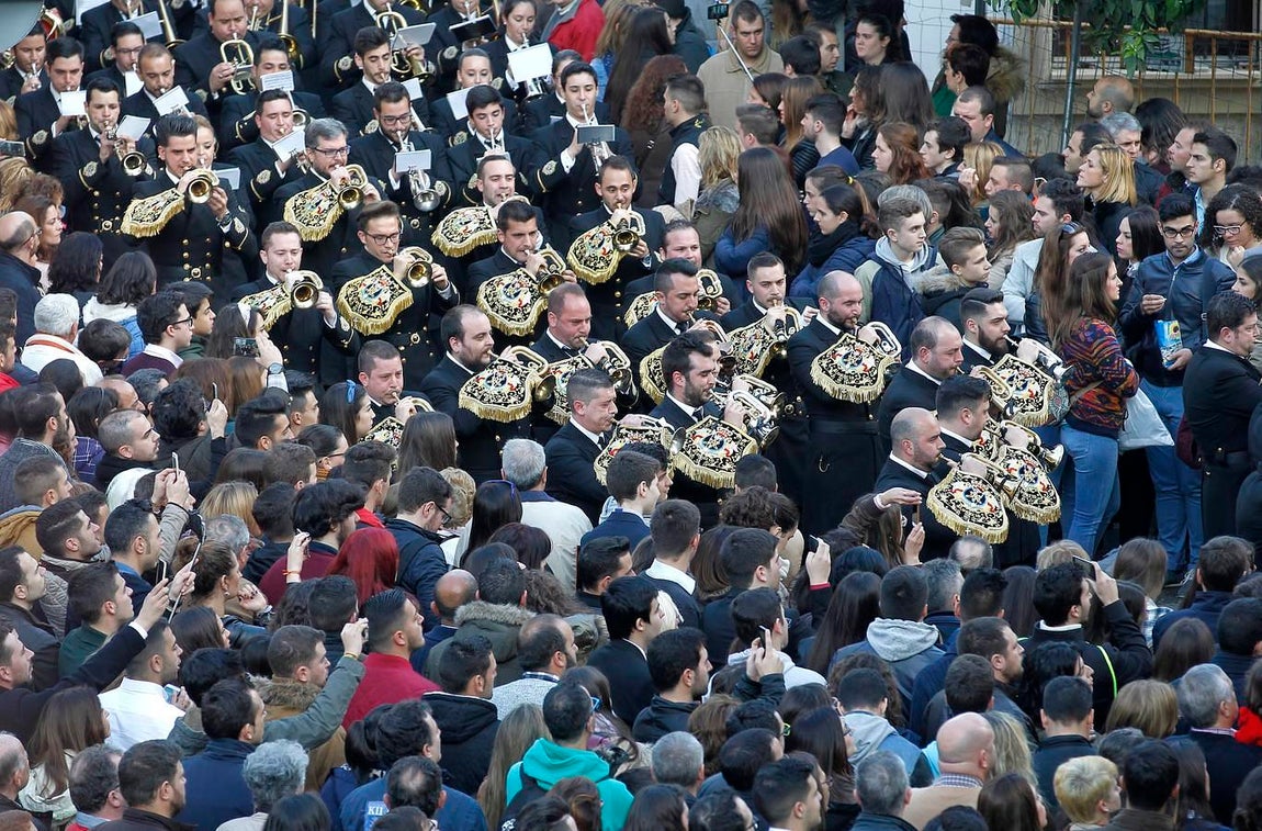 La estación de penitencia de la Paz, en imágenes
