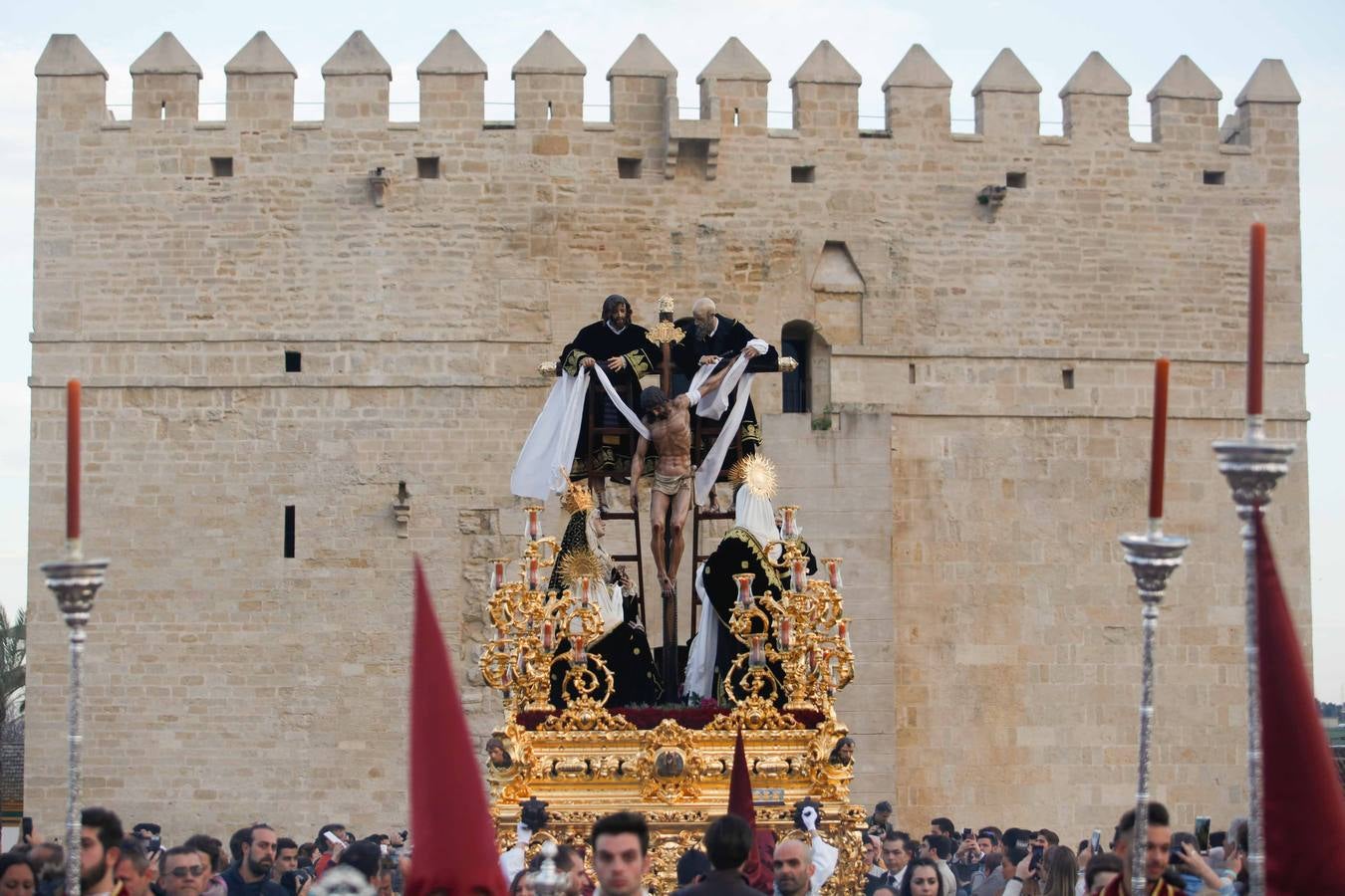 El Señor baja de la cruz en el Puente Romano