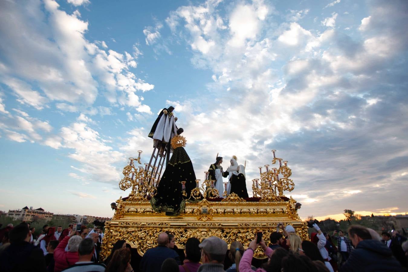 El Señor baja de la cruz en el Puente Romano