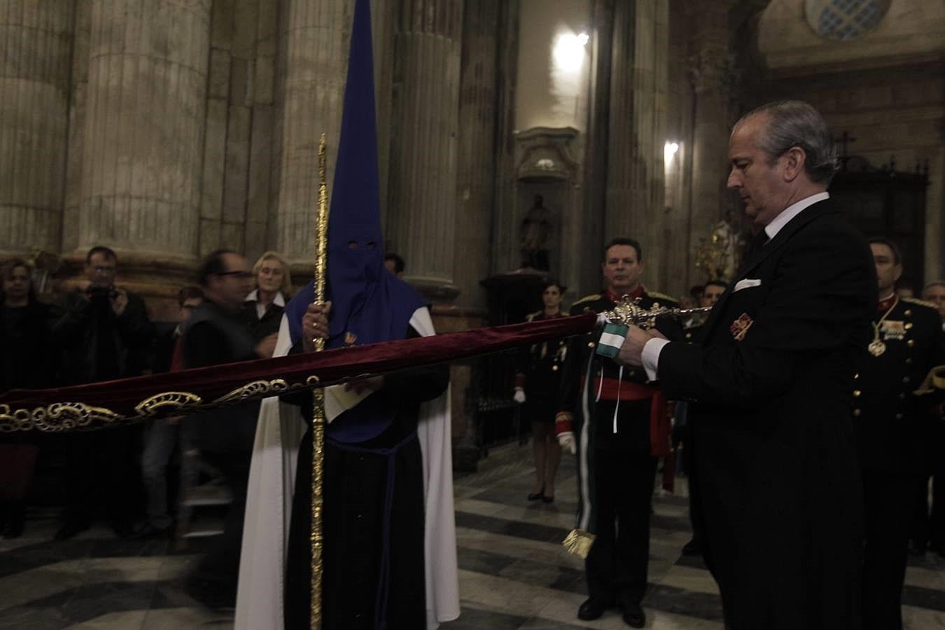 El director de la Guardia Civil impone la corbata al mérito a Expiración