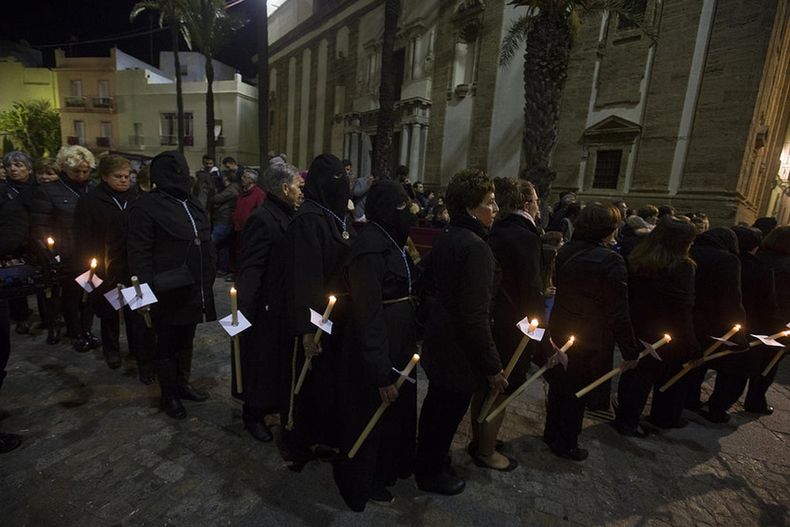 Fotos: Ecce Mater Tua el Sábado Santo en Cádiz